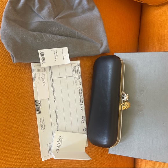 VINTAGE BLACK/WHITE TWIN Skull Clasp Clutch - Picture 9 of 16